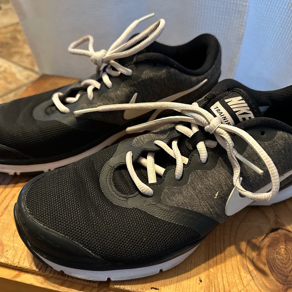 Nike woman Black and Gray training Athletic Shoes
